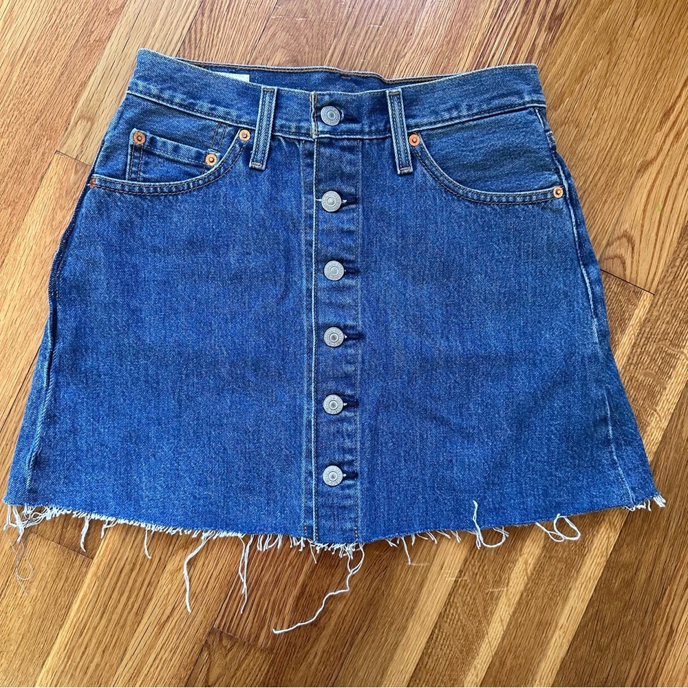 Levi’s Premium High-Waisted Denim Skirt Women’s Size 25 Button-Front Medium Wash